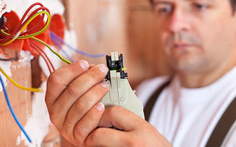je recherche un électricien Combs-la-Ville
